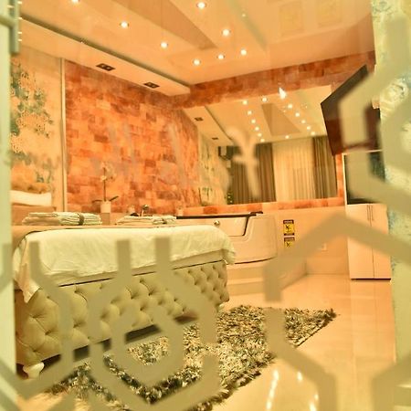 Design Apartment Premium Spa Lux 4 Star "Dubai" Completely Private Wellness & Spa Free Included Sauna & Jacuzzi & Salt Wall & Fire Place & 3D Ceilings & Business Wifi & Netflix & Keyless Code Entry & Full Smart App & Secure 2 Parking Place Ćuprija Eksteriør bilde
