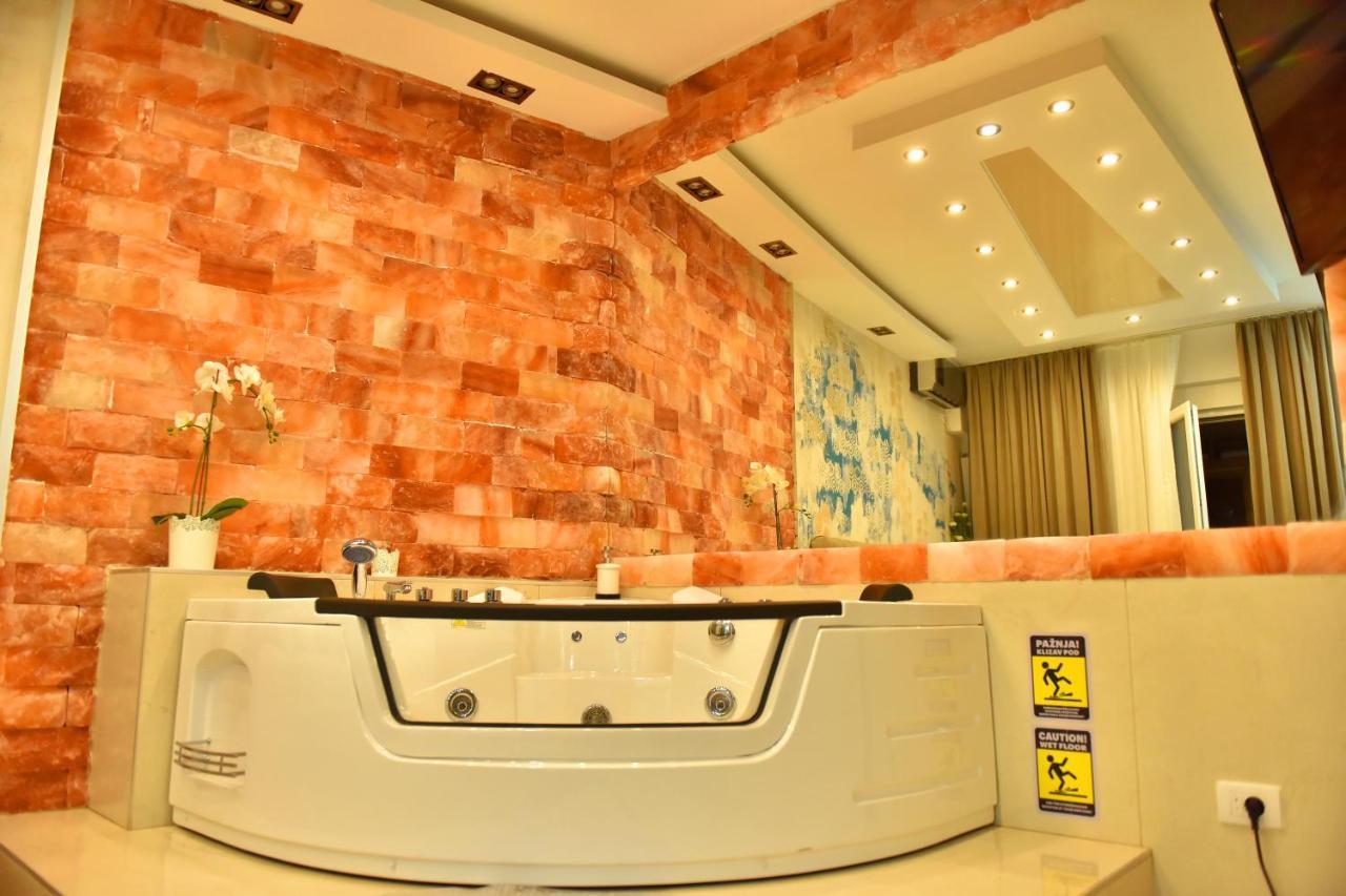 Design Apartment Premium Spa Lux 4 Star "Dubai" Completely Private Wellness & Spa Free Included Sauna & Jacuzzi & Salt Wall & Fire Place & 3D Ceilings & Business Wifi & Netflix & Keyless Code Entry & Full Smart App & Secure 2 Parking Place Ćuprija Eksteriør bilde