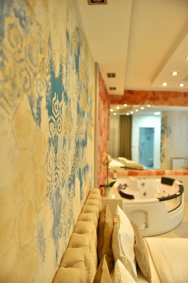 Design Apartment Premium Spa Lux 4 Star "Dubai" Completely Private Wellness & Spa Free Included Sauna & Jacuzzi & Salt Wall & Fire Place & 3D Ceilings & Business Wifi & Netflix & Keyless Code Entry & Full Smart App & Secure 2 Parking Place Ćuprija Eksteriør bilde