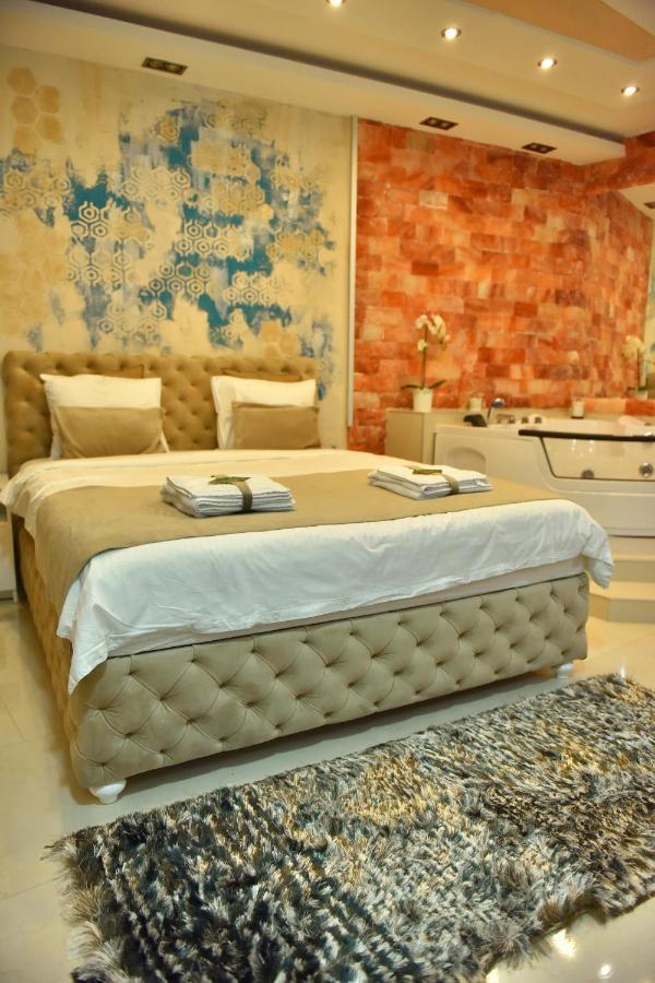 Design Apartment Premium Spa Lux 4 Star "Dubai" Completely Private Wellness & Spa Free Included Sauna & Jacuzzi & Salt Wall & Fire Place & 3D Ceilings & Business Wifi & Netflix & Keyless Code Entry & Full Smart App & Secure 2 Parking Place Ćuprija Eksteriør bilde