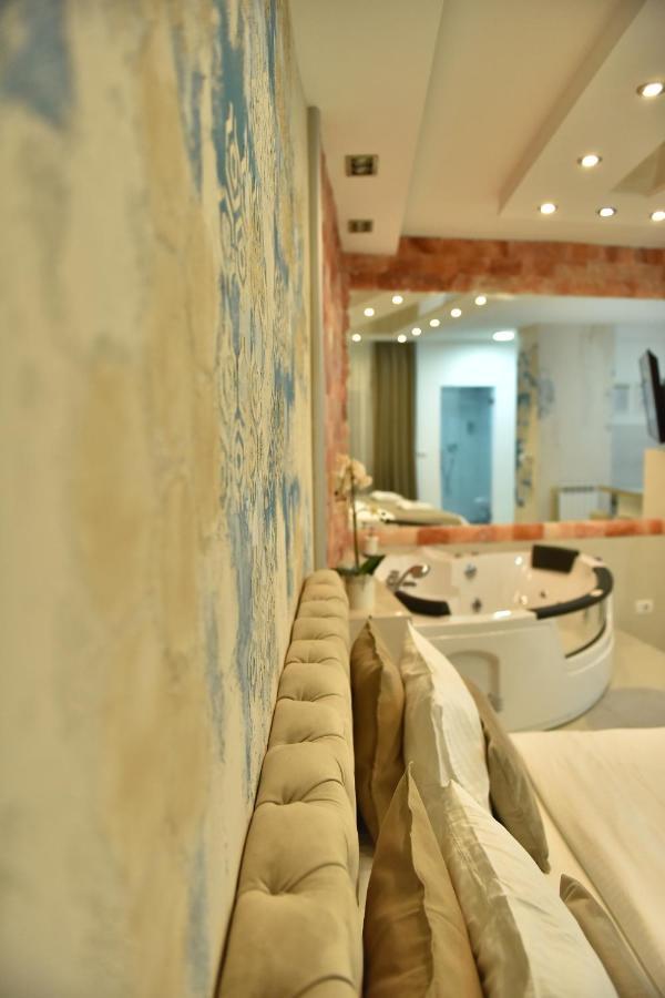 Design Apartment Premium Spa Lux 4 Star "Dubai" Completely Private Wellness & Spa Free Included Sauna & Jacuzzi & Salt Wall & Fire Place & 3D Ceilings & Business Wifi & Netflix & Keyless Code Entry & Full Smart App & Secure 2 Parking Place Ćuprija Eksteriør bilde
