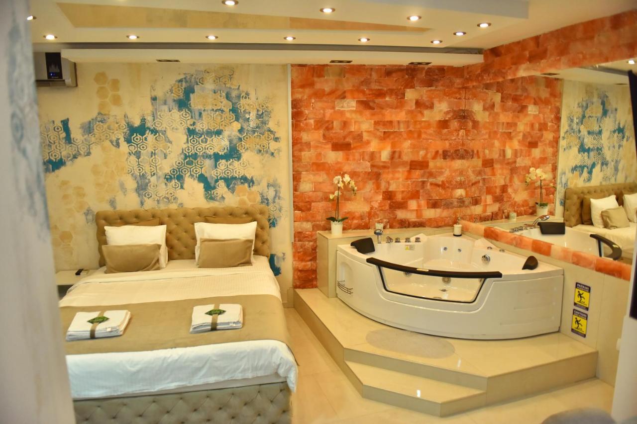 Design Apartment Premium Spa Lux 4 Star "Dubai" Completely Private Wellness & Spa Free Included Sauna & Jacuzzi & Salt Wall & Fire Place & 3D Ceilings & Business Wifi & Netflix & Keyless Code Entry & Full Smart App & Secure 2 Parking Place Ćuprija Eksteriør bilde