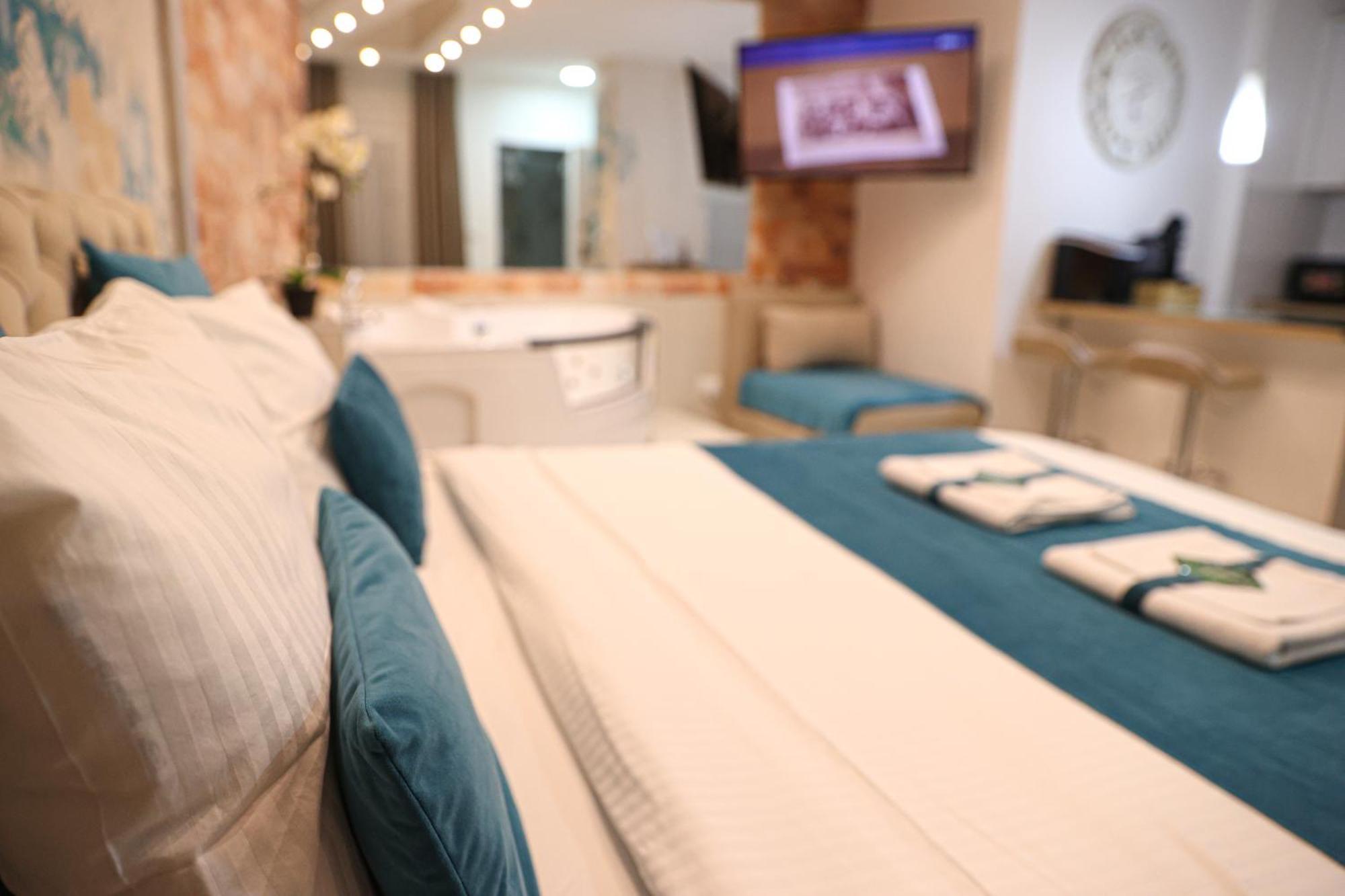 Design Apartment Premium Spa Lux 4 Star "Dubai" Completely Private Wellness & Spa Free Included Sauna & Jacuzzi & Salt Wall & Fire Place & 3D Ceilings & Business Wifi & Netflix & Keyless Code Entry & Full Smart App & Secure 2 Parking Place Ćuprija Eksteriør bilde